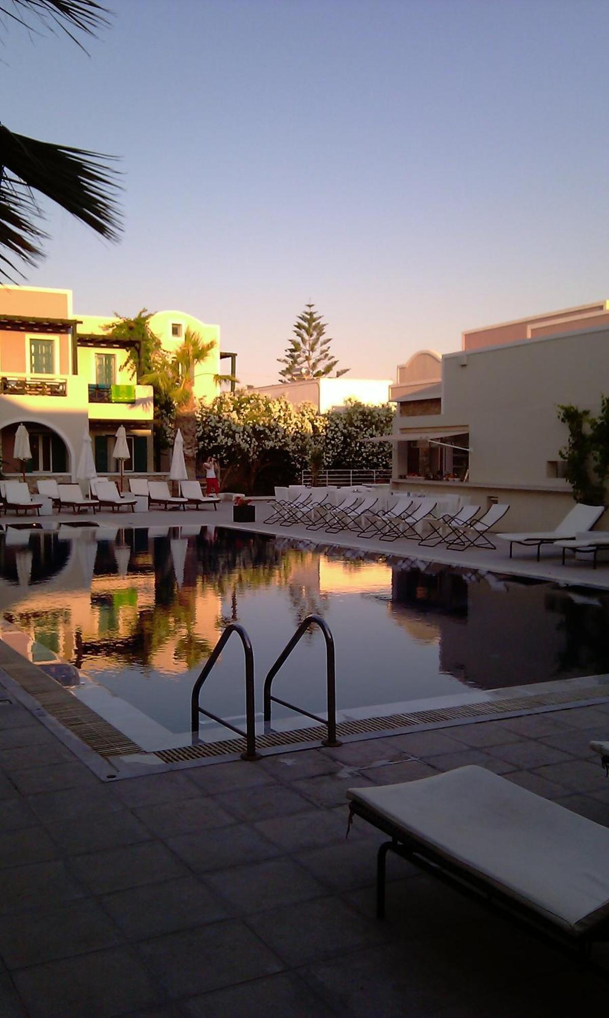 Rose Bay Hotel Kamári Екстериор снимка