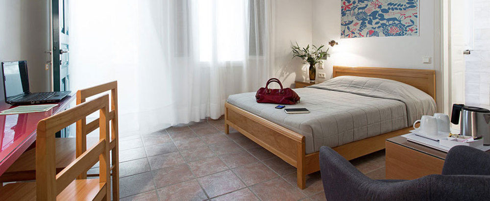Rose Bay Hotel Kamári Екстериор снимка